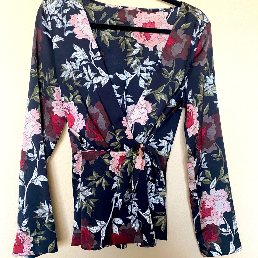 Vici Blouse Longsleeved Floral Print Size Medium